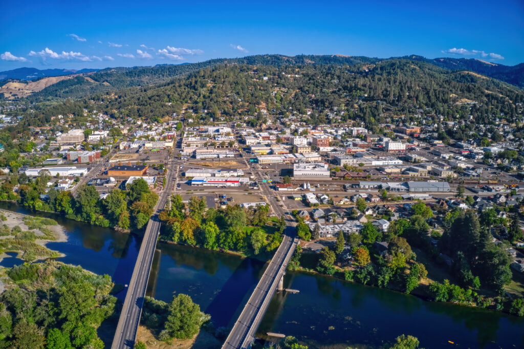 Image of an aerial view of Roseburg, Oregon. Core Values Counseling offers virtual therapy in Roseburg and throughout the state of Oregon.